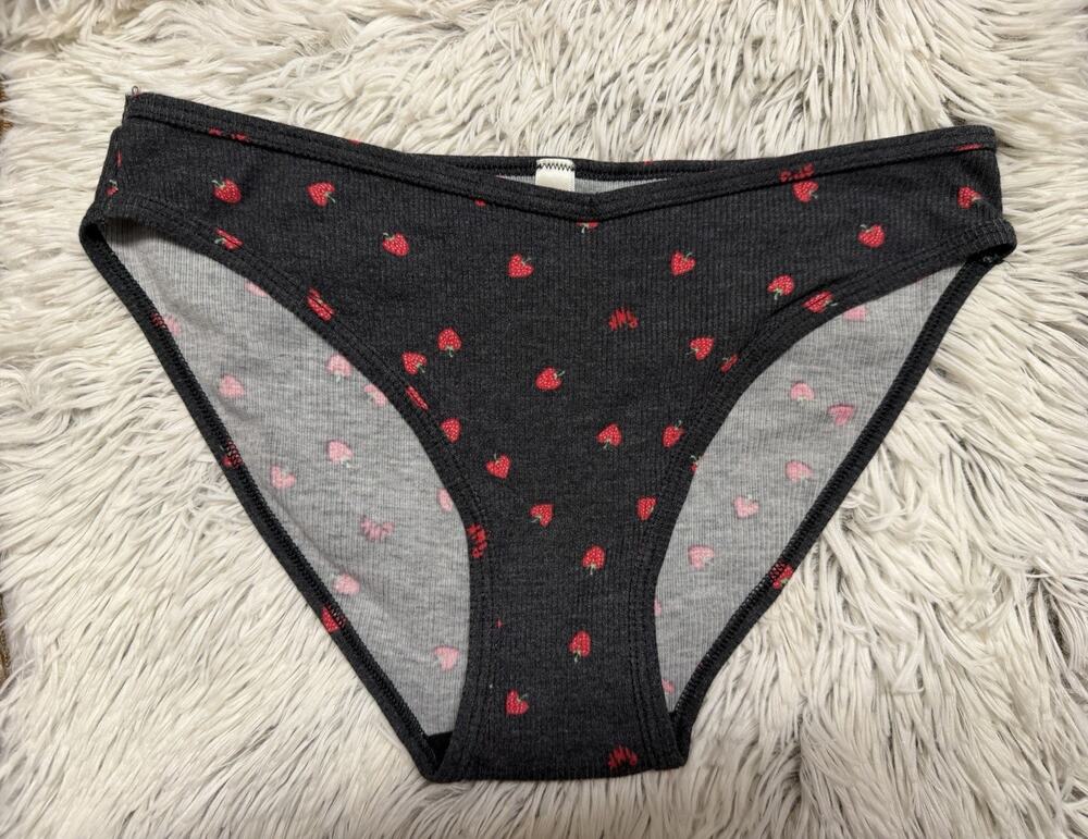 VICTORIA SECRET PINK Smooth Seamless Bikini Panty Black Strawberry Print M
